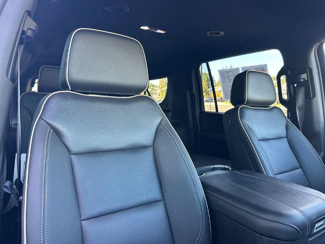 Used 2025 GMC Yukon XL Elevation w/ LPO, Yukon Black Package AWD/4WD image 16