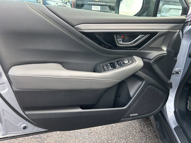 Used 2025 Subaru Outback Onyx Edition AWD/4WD image 11