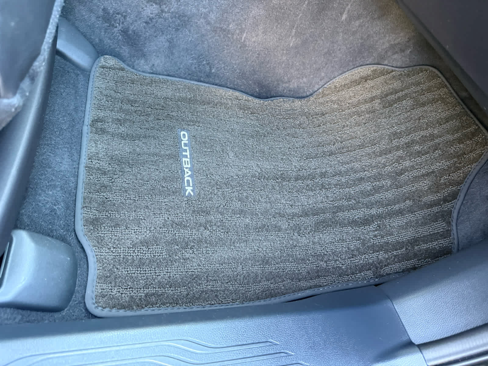 Used 2024 Subaru Outback Limited AWD/4WD image 9