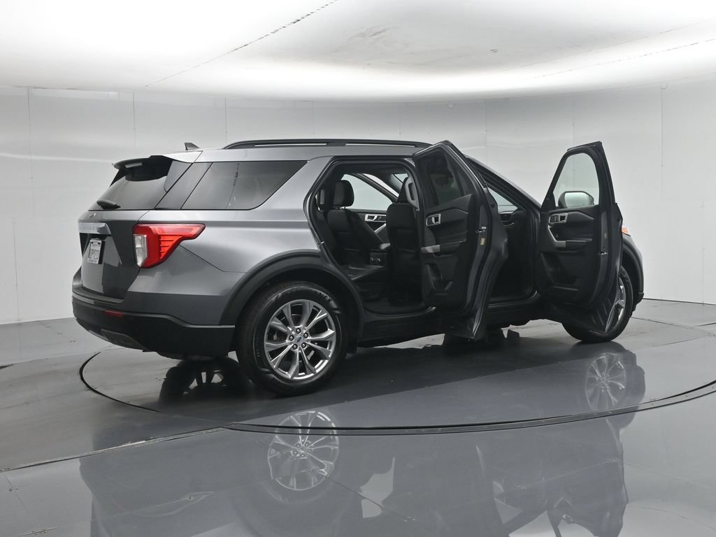 Certified 2021 Ford Explorer XLT w/ Equipment Group 202A RWD image 6
