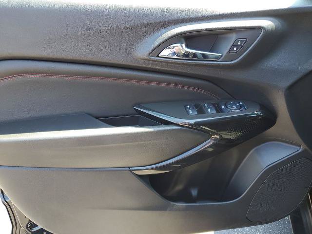 Used 2025 Chevrolet Trax RS FWD image 18