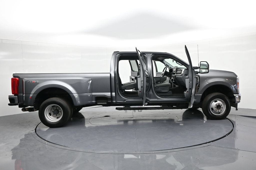 Certified 2025 Ford F350 XLT AWD/4WD image 23