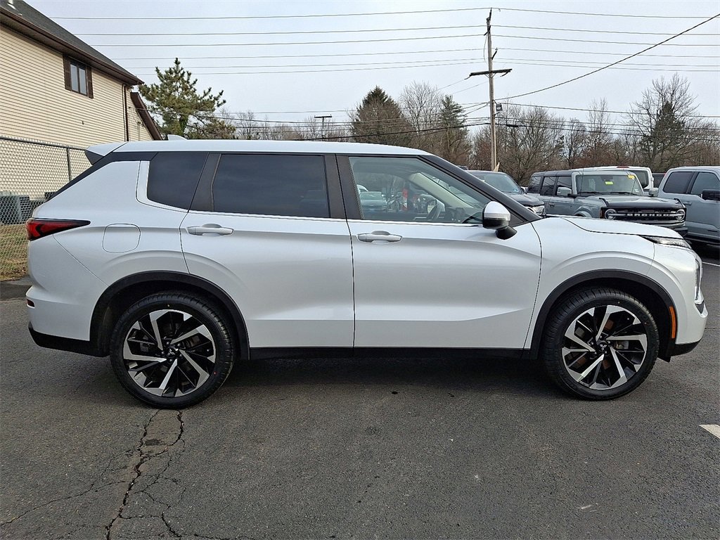 Used 2022 Mitsubishi Outlander ES image 5