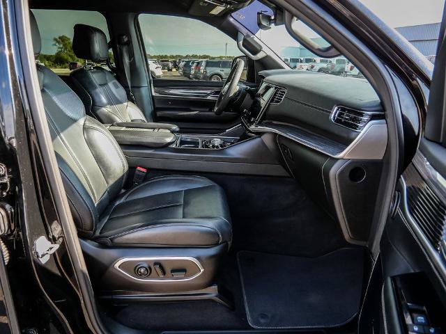 Used 2022 Jeep Wagoneer Series II AWD/4WD image 14