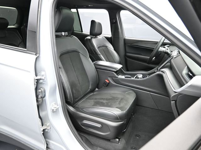Used 2024 Jeep Grand Cherokee Altitude AWD/4WD image 27