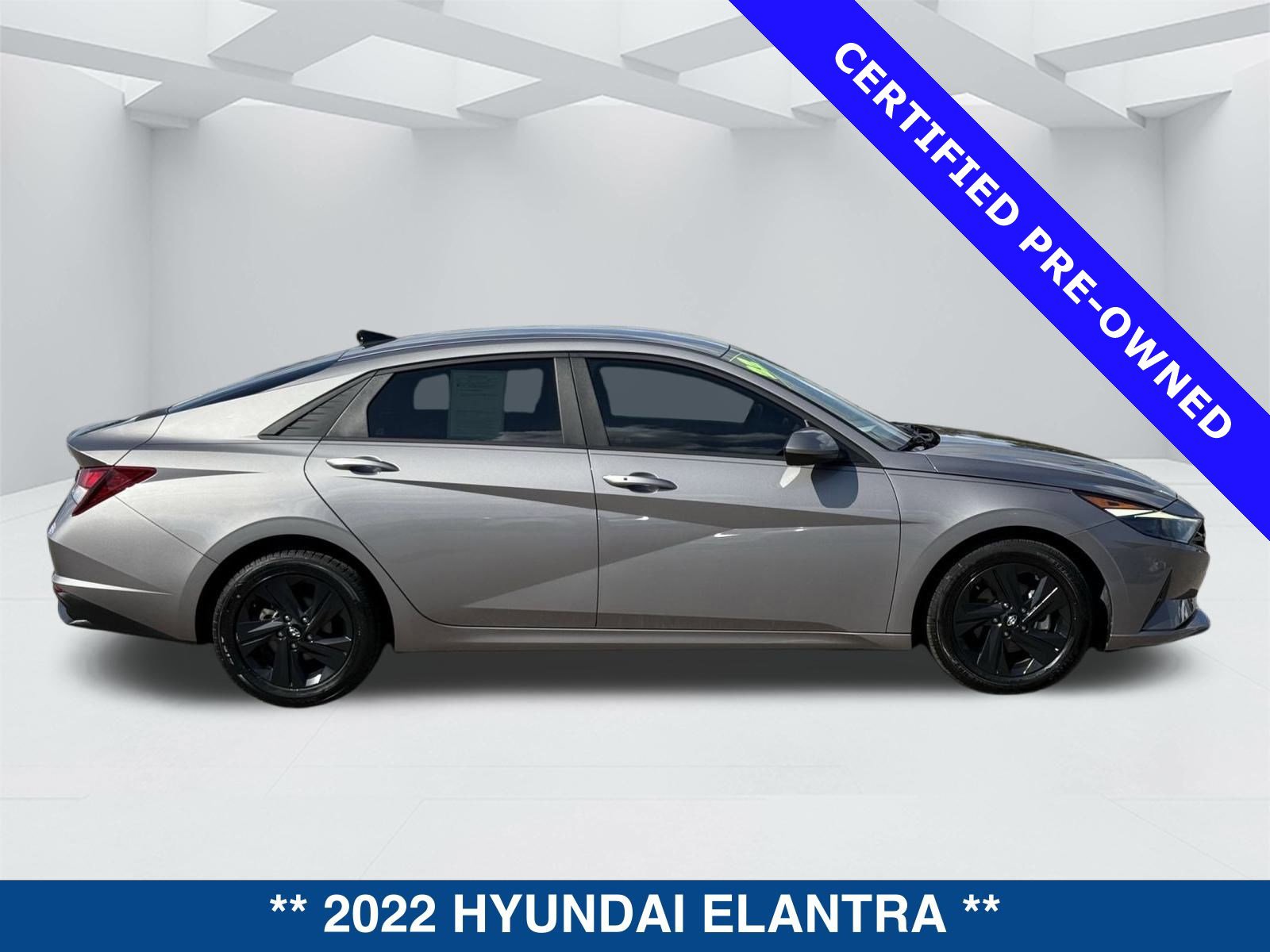 Used 2022 Hyundai Elantra SEL w/ Convenience Package image 3