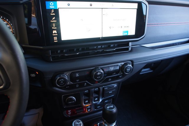 Used 2024 Jeep Wrangler Rubicon image 24