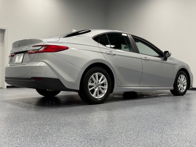 Used 2025 Toyota Camry LE FWD image 12