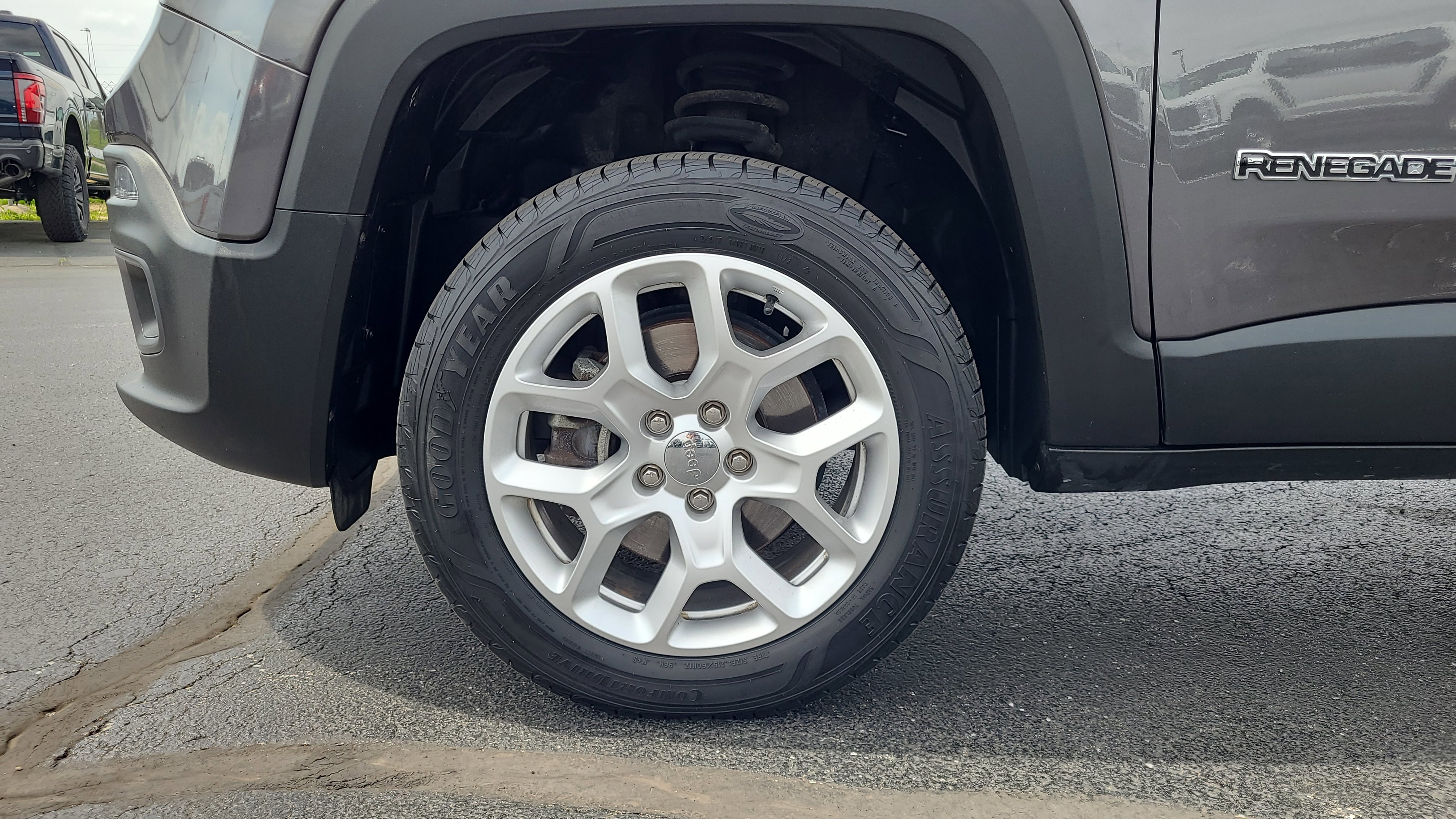 Used 2017 Jeep Renegade Latitude w/ Safety & Security Group image 10