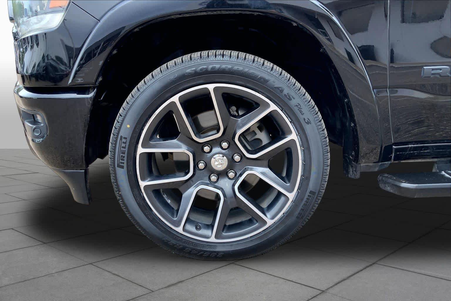 Used 2019 RAM 1500 Laramie AWD/4WD image 11