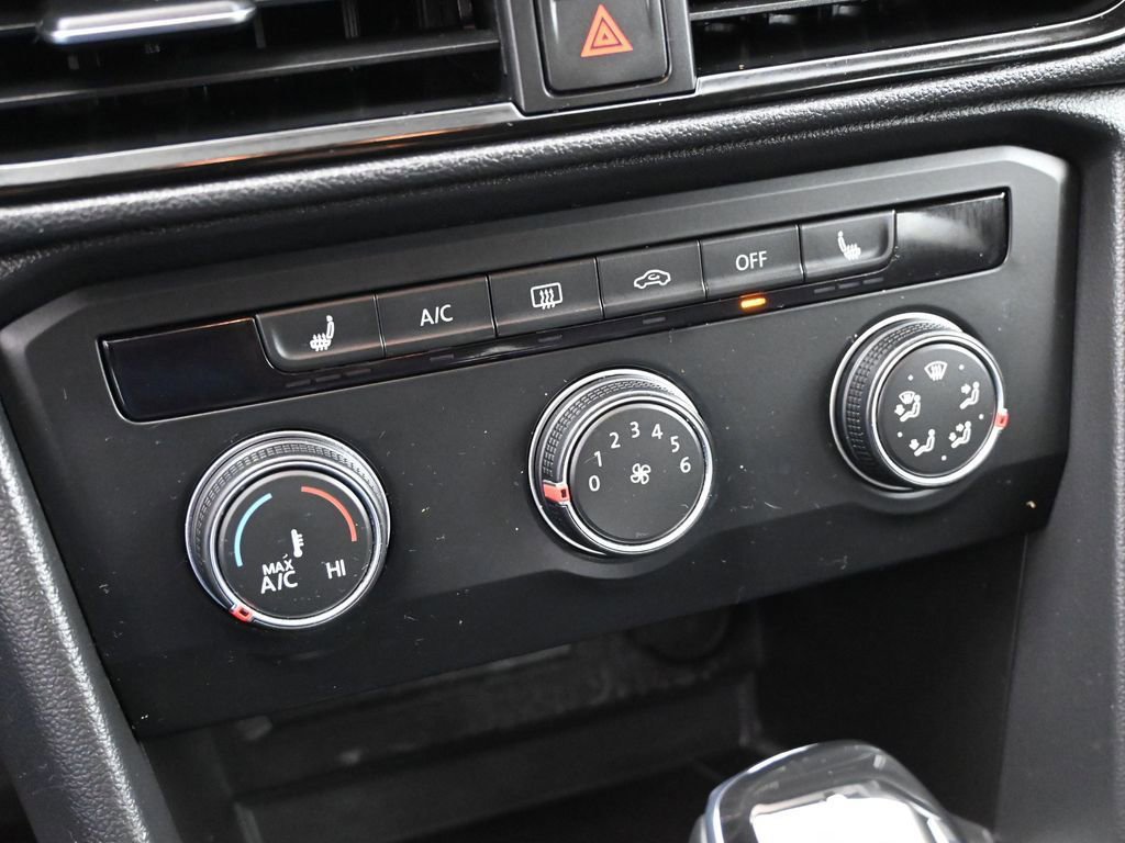 Used 2022 Volkswagen Taos SE image 44