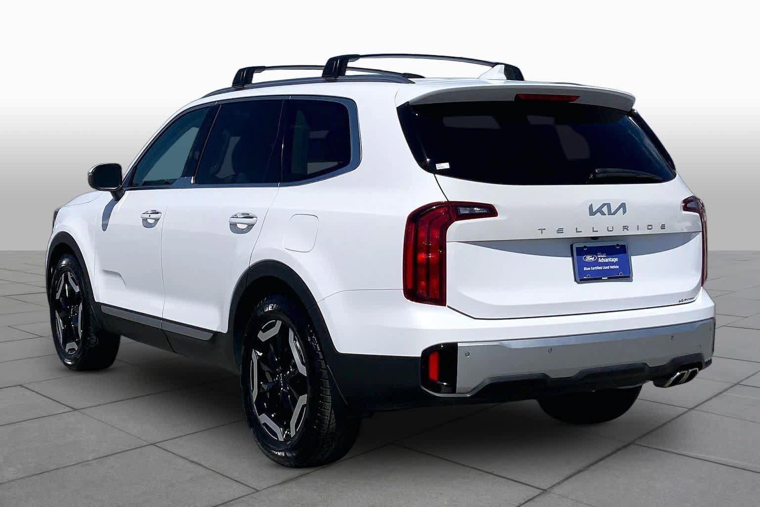 Used 2024 Kia Telluride S FWD image 4