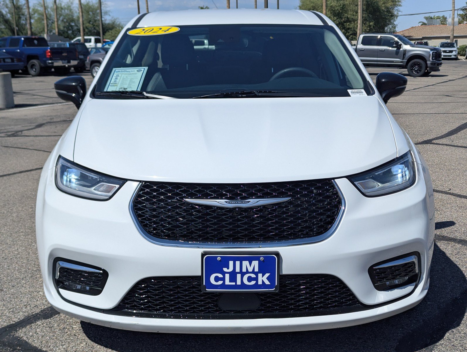 Used 2024 Chrysler Pacifica Limited FWD image 6