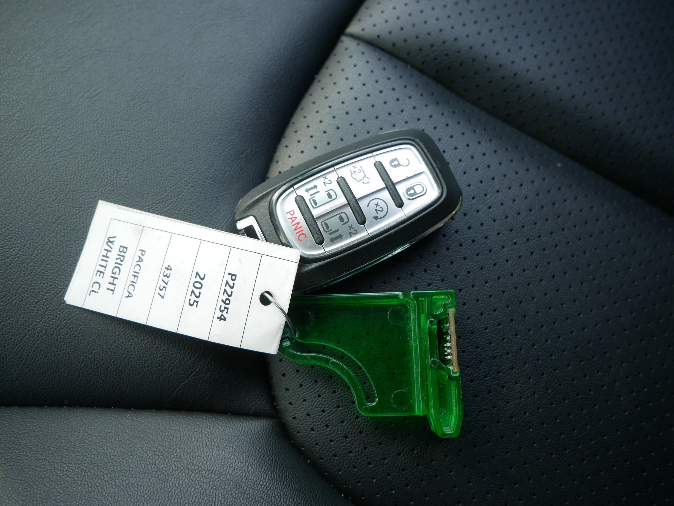 Used 2025 Chrysler Pacifica Select FWD image 33