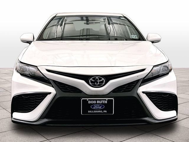 Used 2024 Toyota Camry SE w/ Cold Weather Package FWD image 3