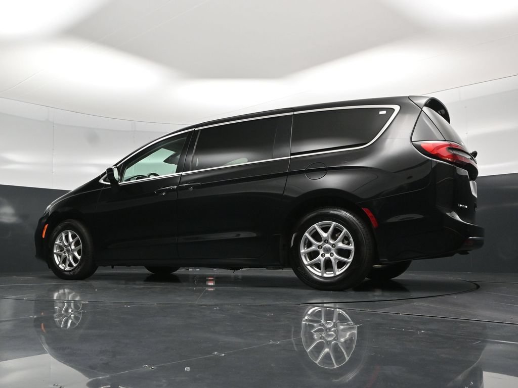 Used 2024 Chrysler Pacifica Touring-L FWD image 58