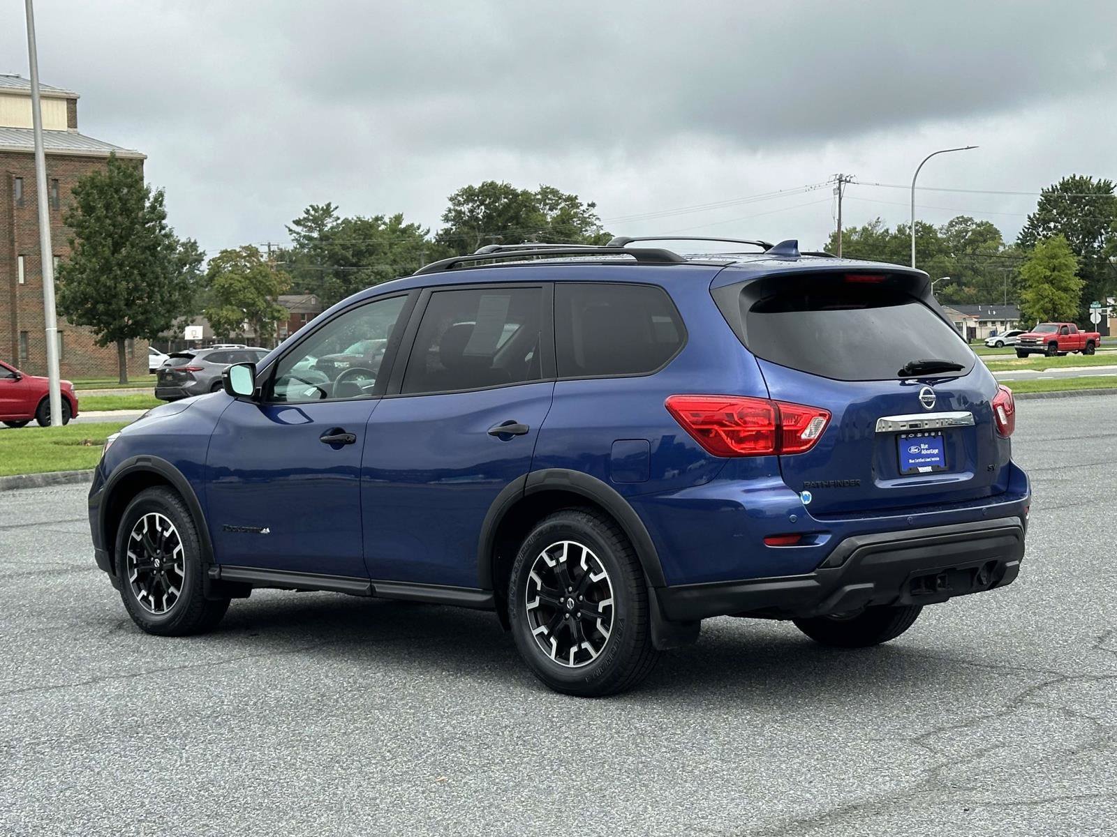 Used 2019 Nissan Pathfinder SV w/ Rock Creek Edition FWD image 2