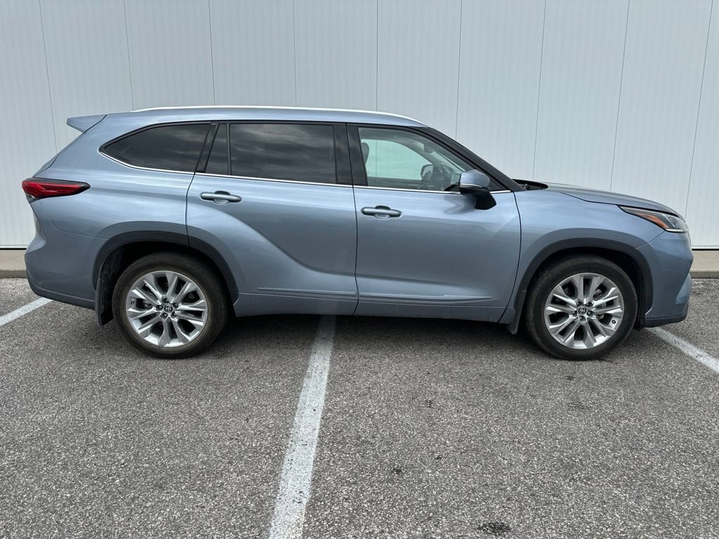 Used 2022 Toyota Highlander Limited AWD/4WD image 9