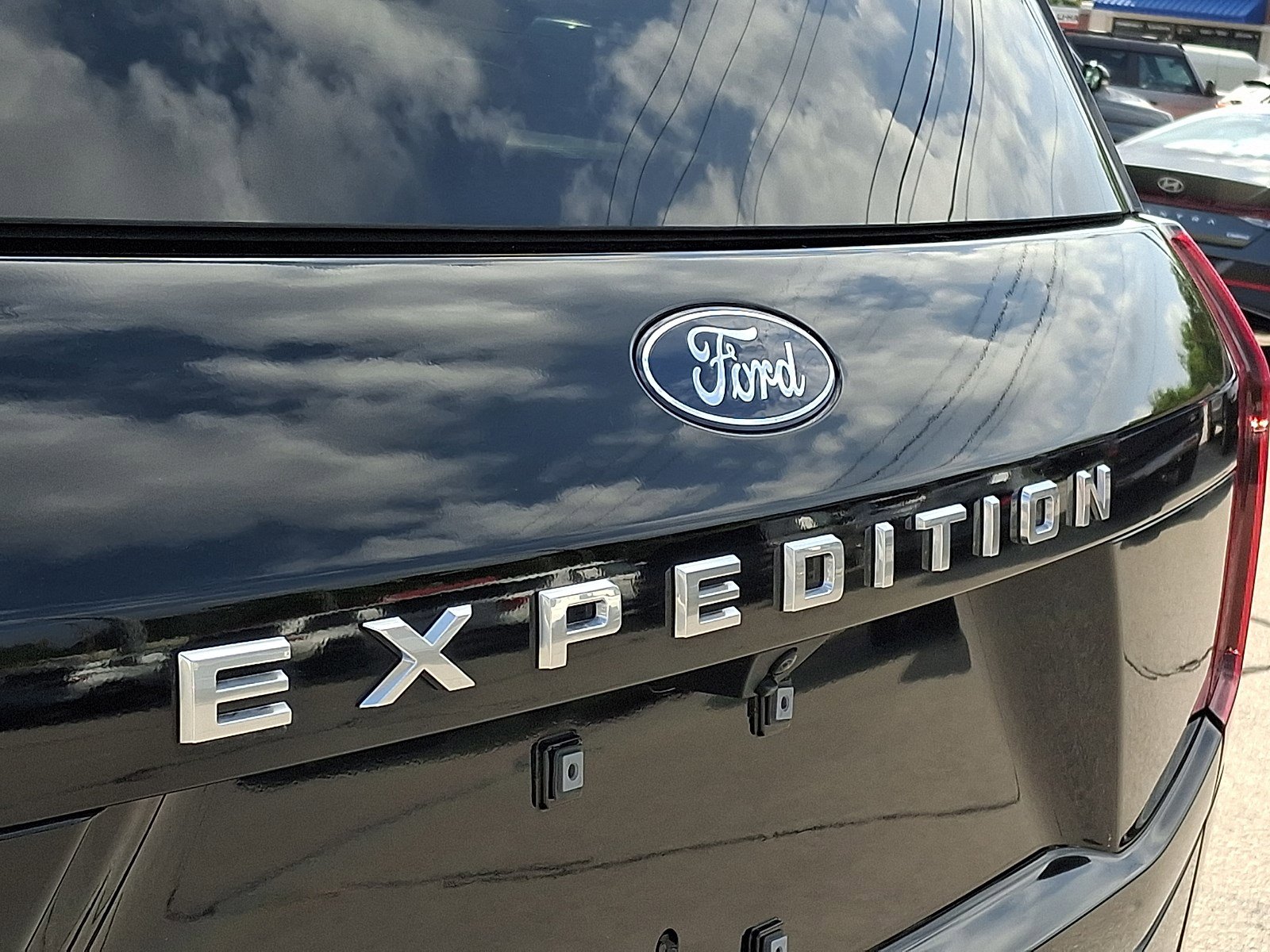 Certified 2025 Ford Expedition Active AWD/4WD image 30