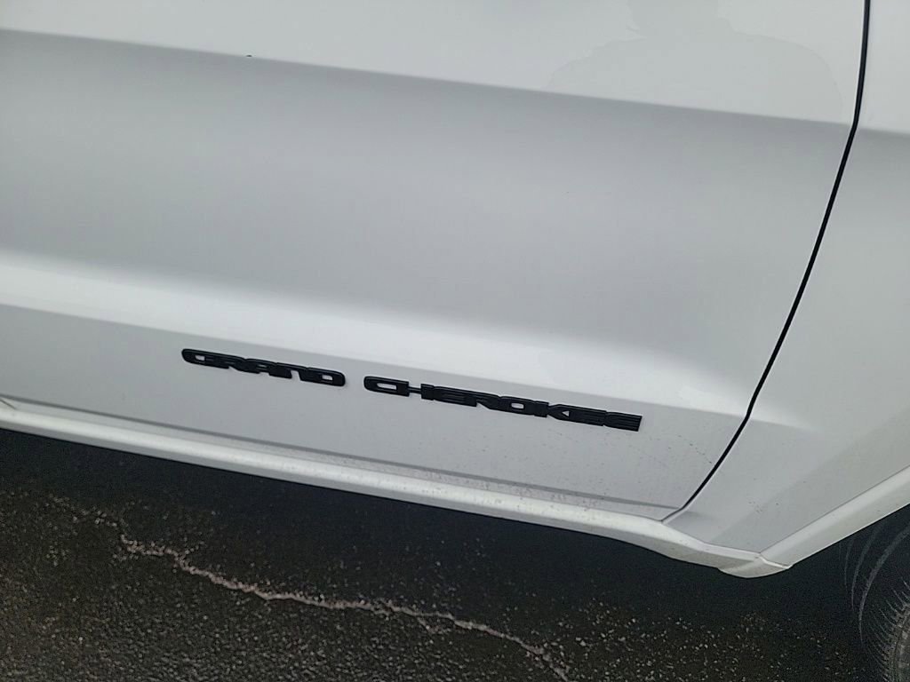 Used 2021 Jeep Grand Cherokee Laredo X image 23