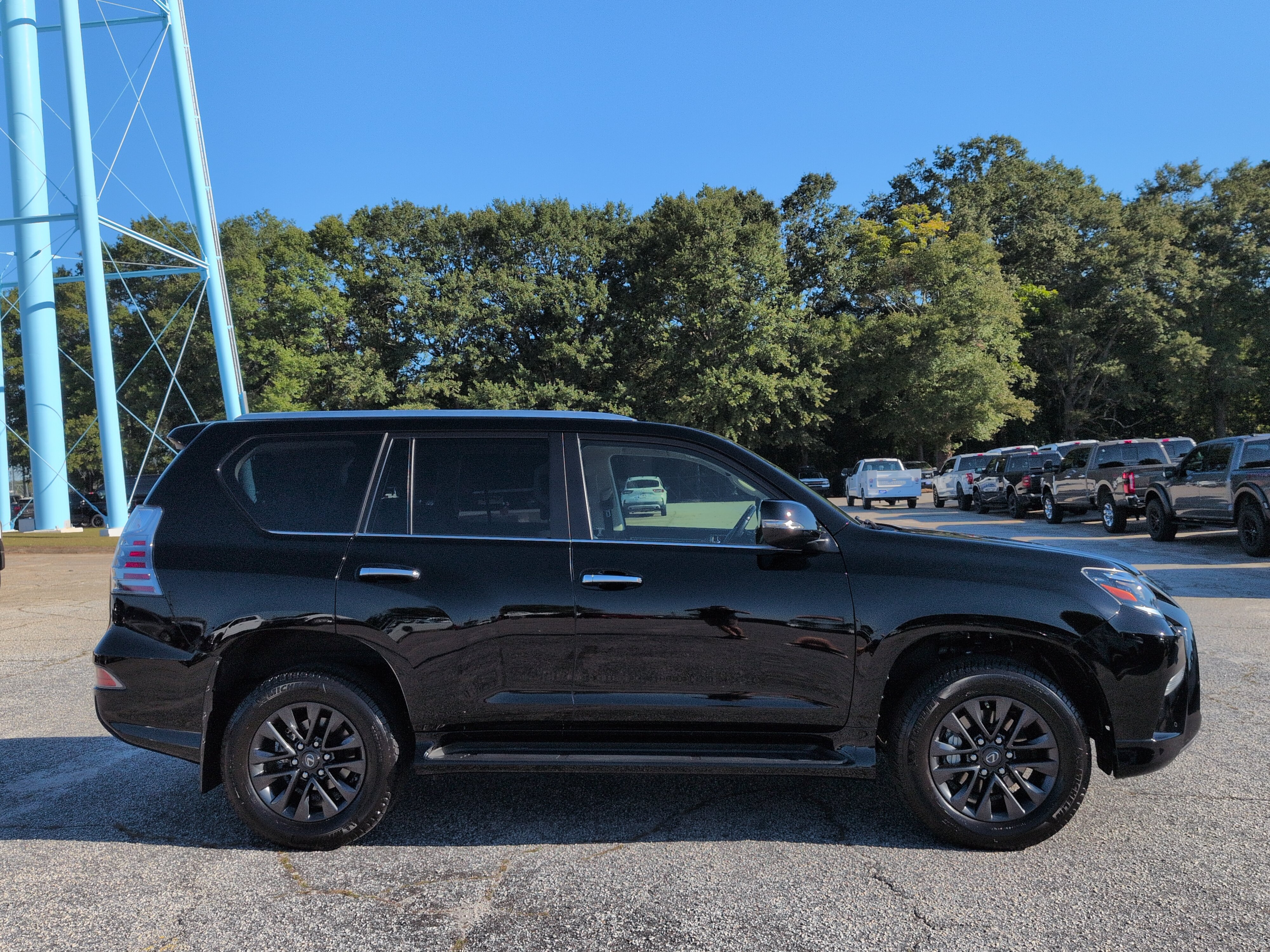 Used 2022 Lexus GX 460 Premium w/ Premium Package AWD/4WD image 2