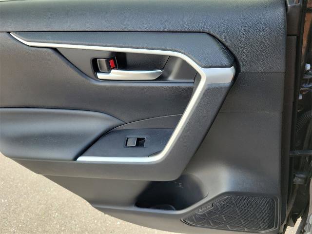 Used 2022 Toyota RAV4 XLE image 19