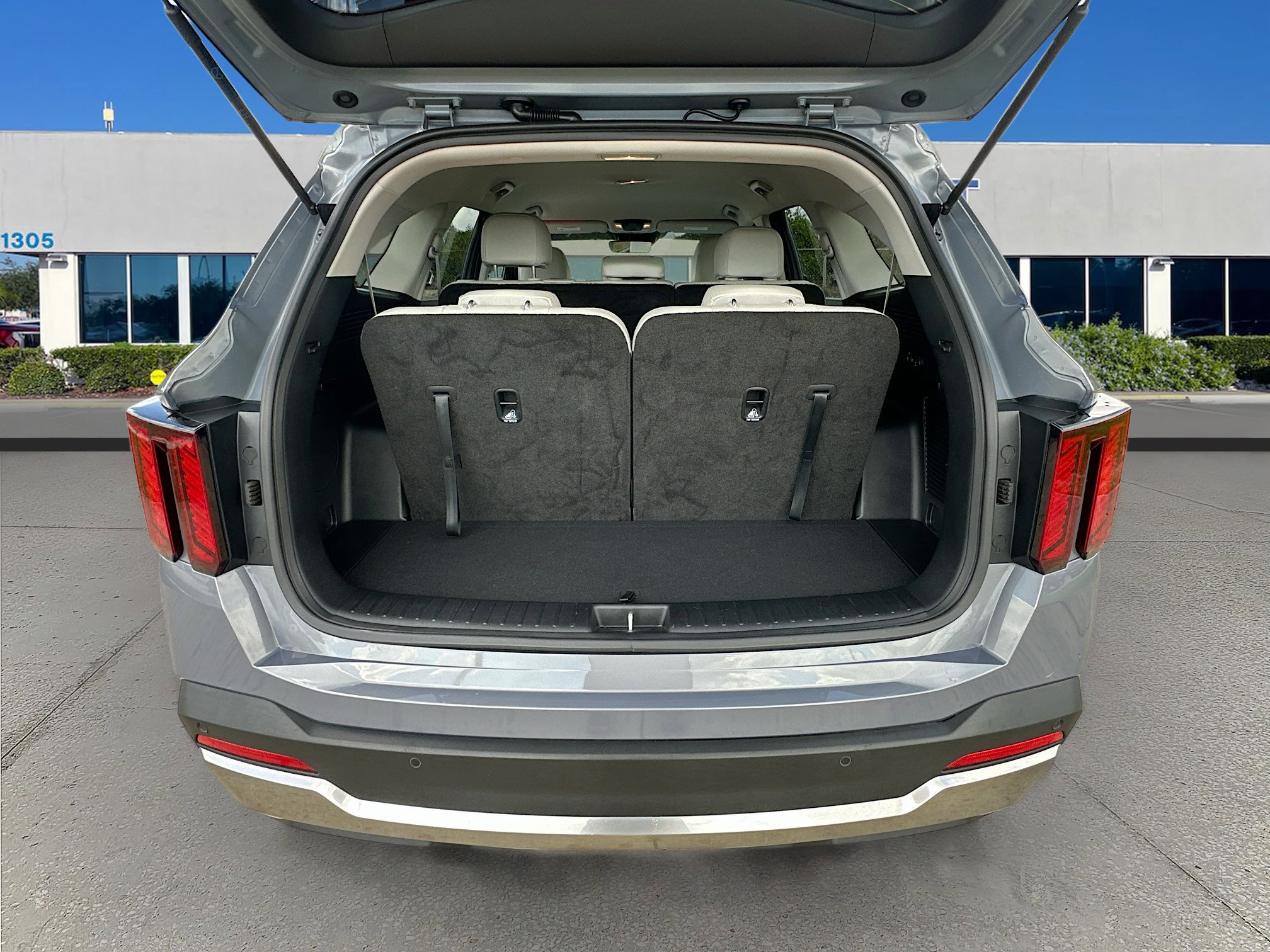 Used 2025 Kia Sorento S image 25