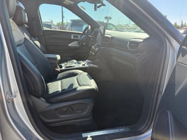 Certified 2023 Ford Explorer Platinum w/ Technology Package AWD/4WD image 11