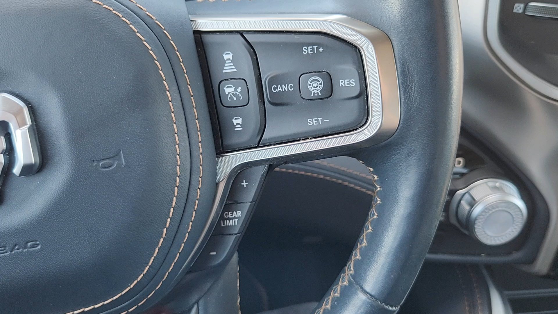 Used 2025 RAM 1500 Tungsten AWD/4WD image 13
