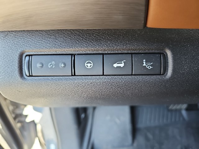 Used 2024 Nissan Pathfinder Platinum FWD image 32