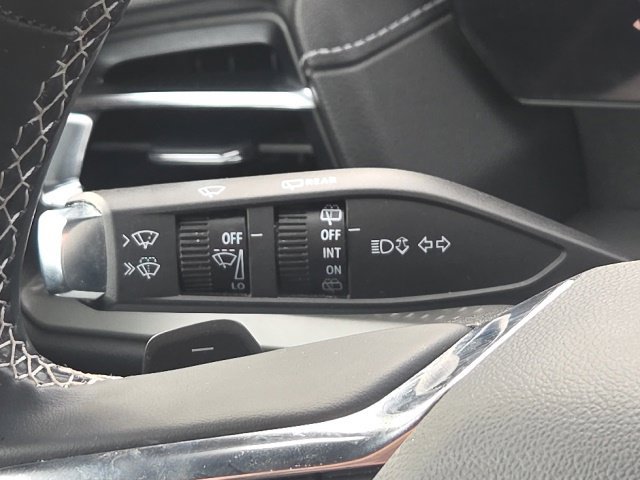Used 2025 Chevrolet Traverse LT w/ Sun and Wheel Package FWD image 40
