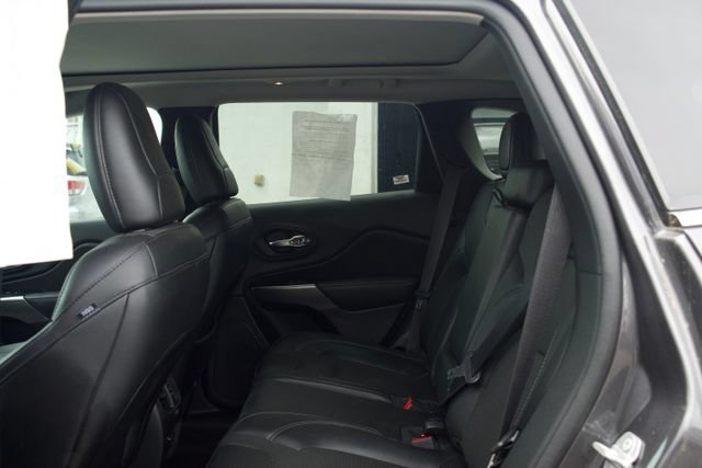 Used 2022 Jeep Cherokee Limited AWD/4WD image 36