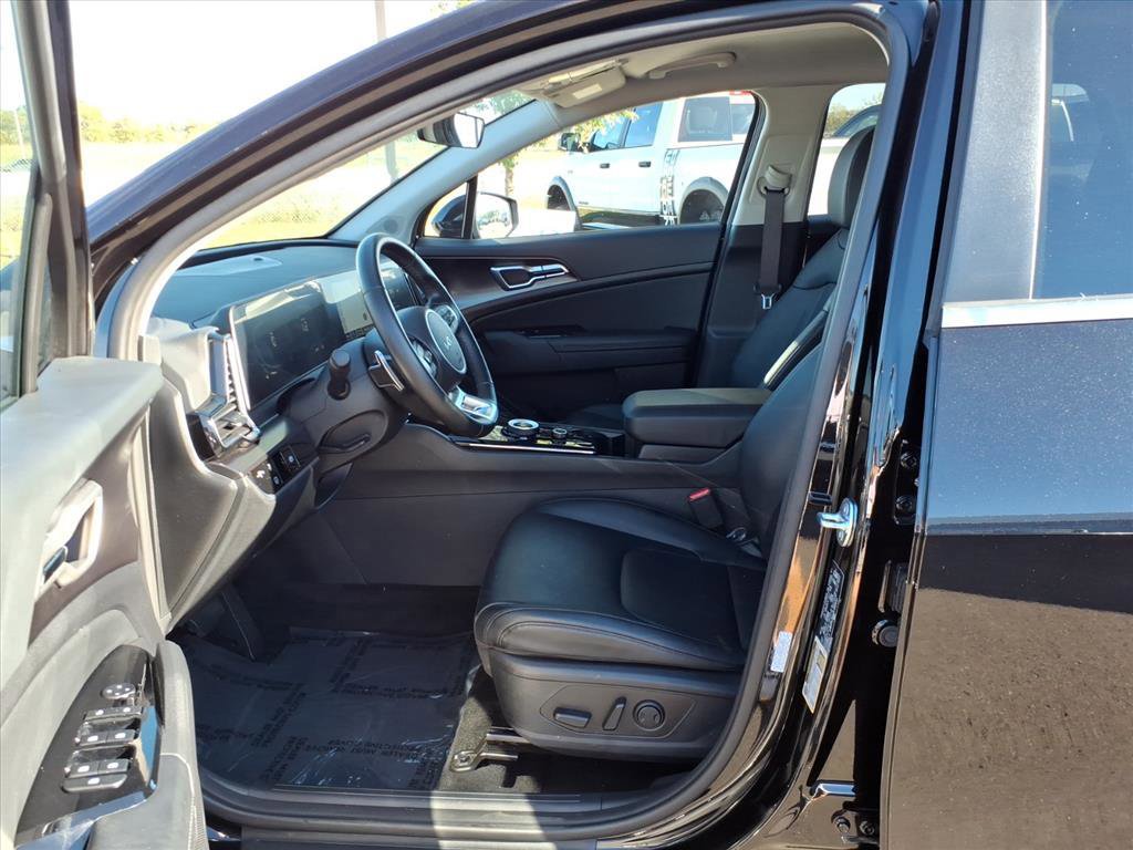 Used 2025 Kia Sportage EX image 11