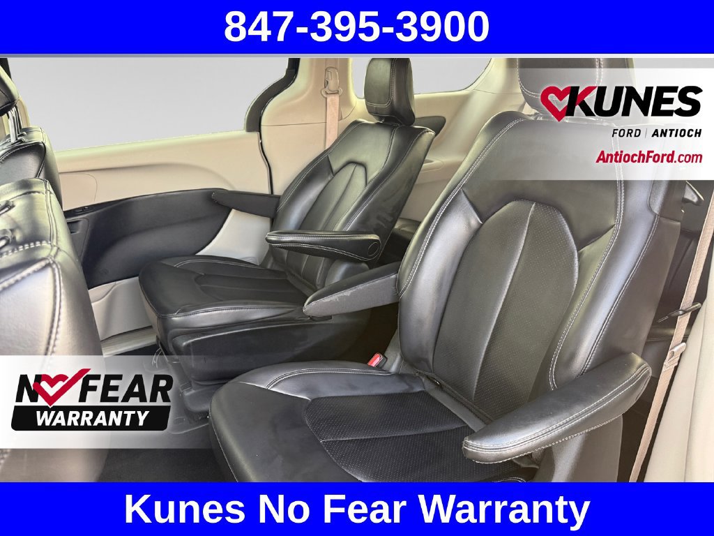 Used 2023 Chrysler Pacifica Touring-L FWD image 38