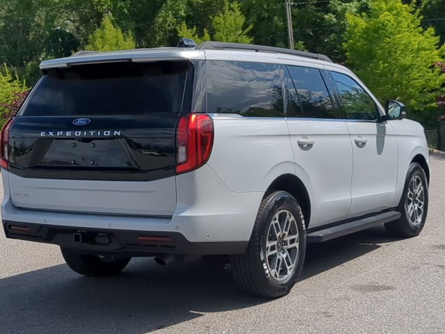 Certified 2025 Ford Expedition Active RWD image 4