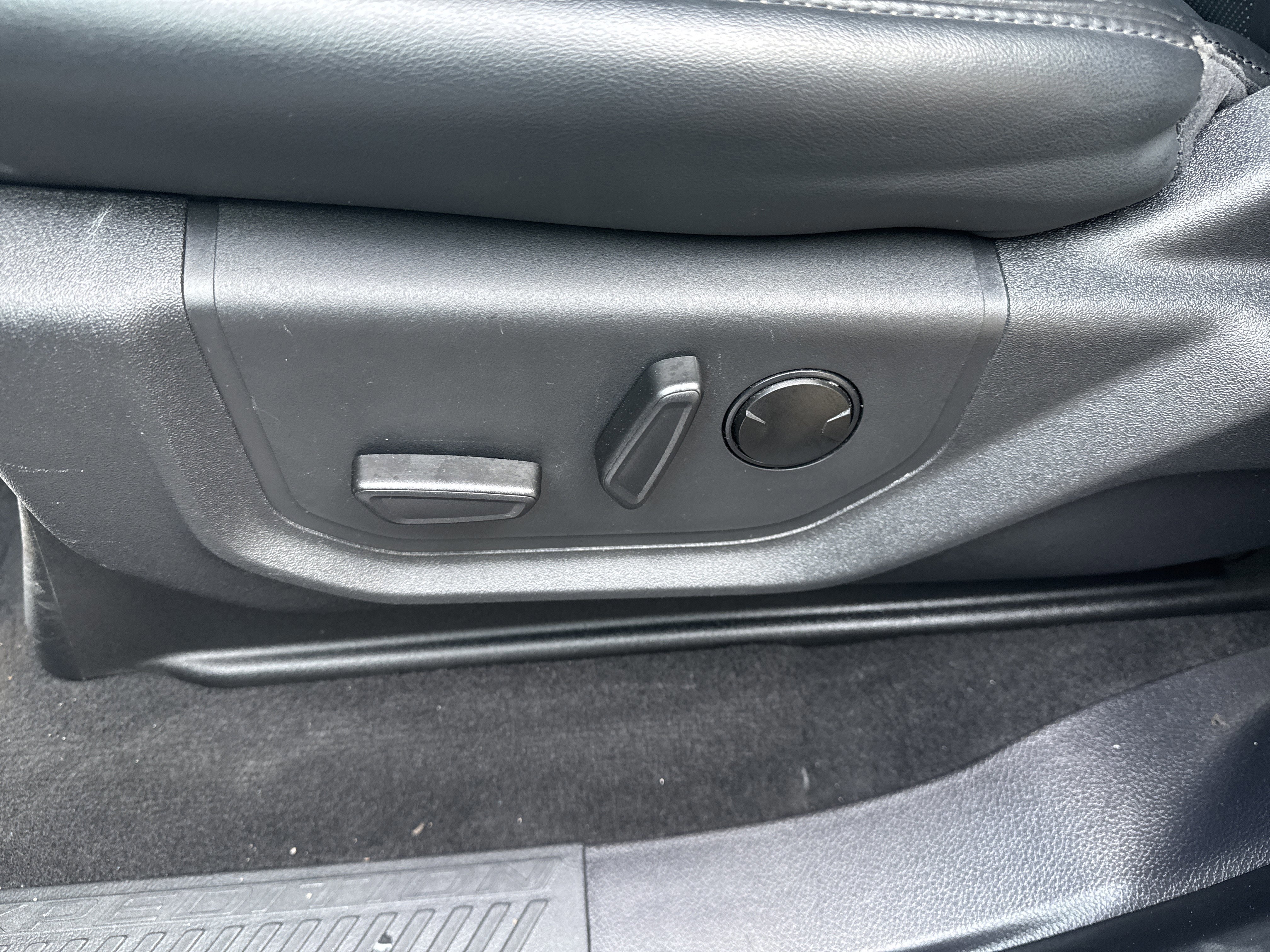 Certified 2024 Ford Expedition XLT image 11