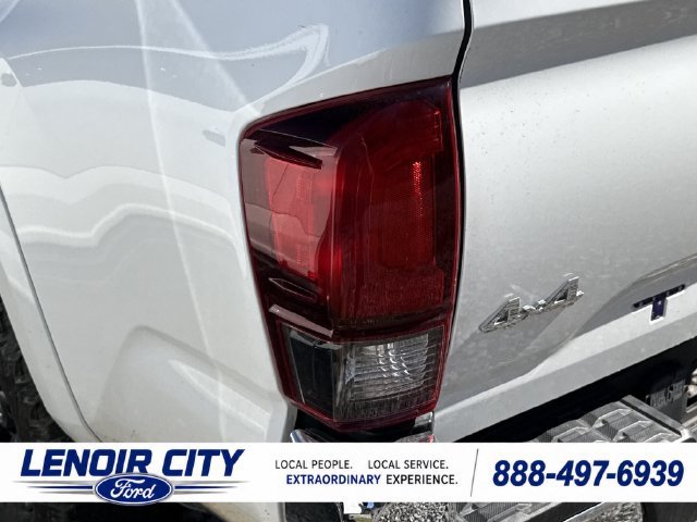 Used 2021 Toyota Tacoma SR5 AWD/4WD image 7