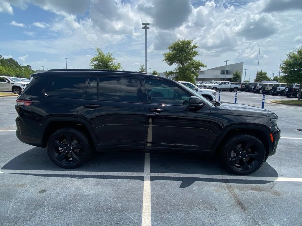 Used 2024 Jeep Grand Cherokee L Altitude AWD/4WD image 8