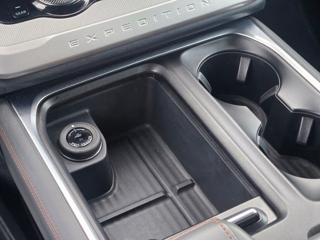 Certified 2025 Ford Expedition Active AWD/4WD image 34