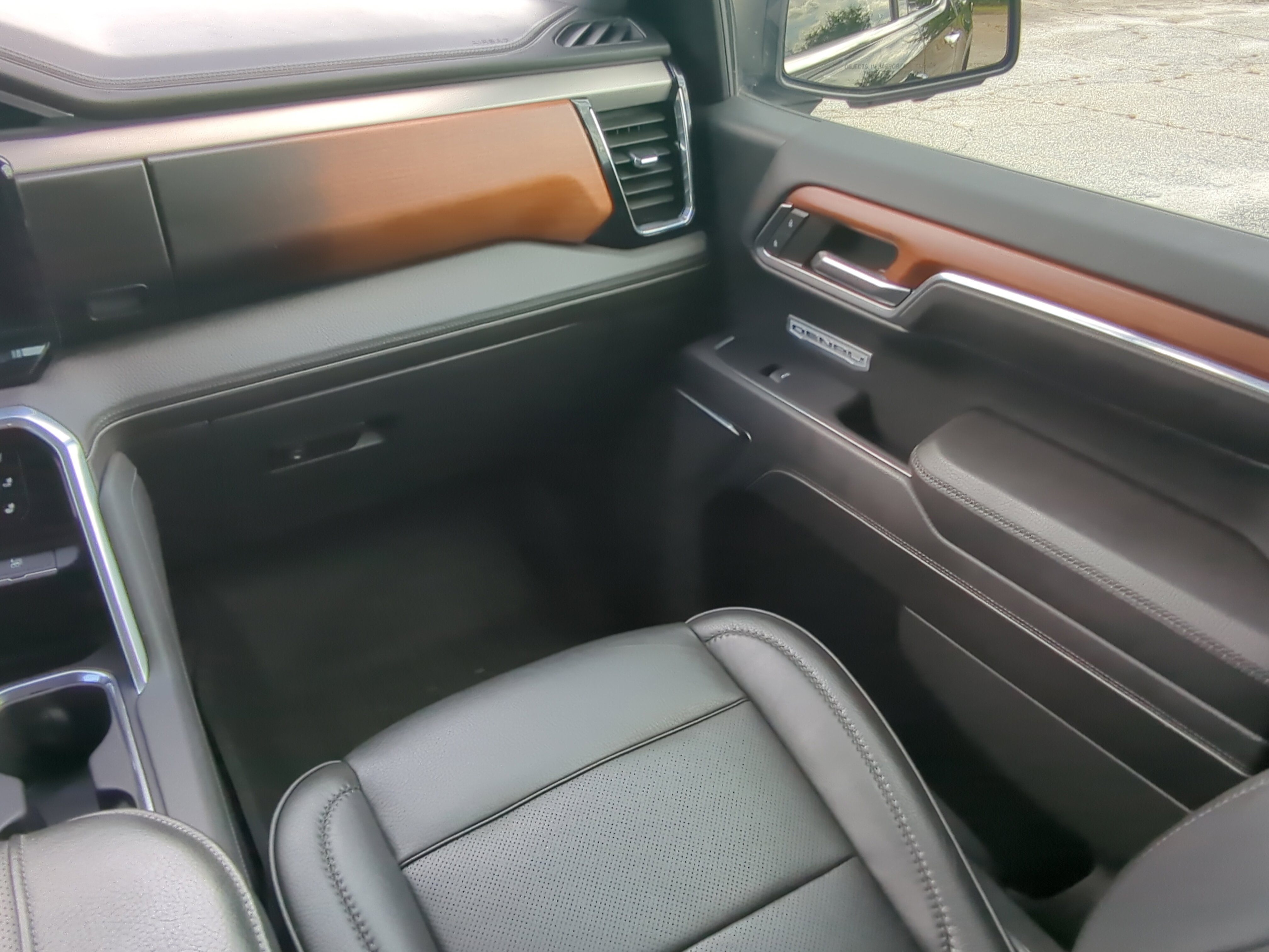 Used 2022 GMC Sierra 1500 Denali w/ Denali Reserve Package AWD/4WD image 15