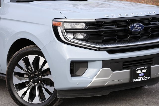 Certified 2025 Ford Expedition Platinum w/ Driver's Package image 6