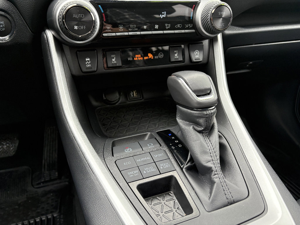 Used 2025 Toyota RAV4 XLE Premium w/ Weather Package AWD/4WD image 22