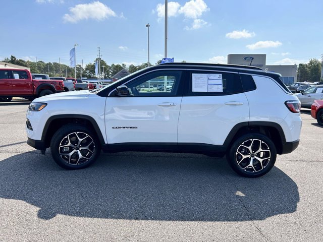Used 2026 Jeep Compass Limited AWD/4WD image 32