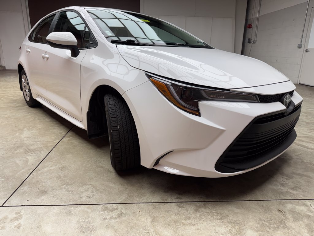Used 2026 Toyota Corolla LE FWD image 5