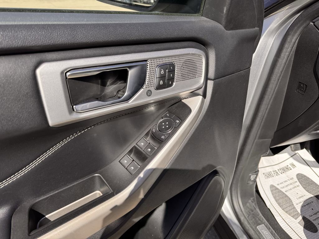 Certified 2022 Ford Explorer Limited w/ Equipment Group 301A image 8