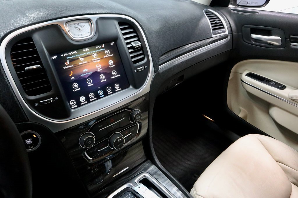 Used 2018 Chrysler 300 Touring L image 30