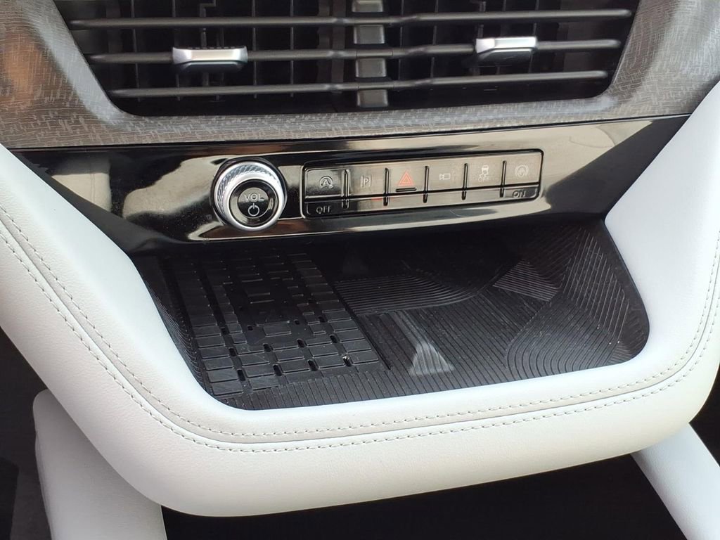 Certified 2025 Ford Explorer Platinum w/ Ultimate Package AWD/4WD image 22