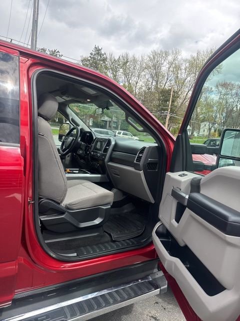 Certified 2018 Ford F250 XLT w/ XLT Premium Package AWD/4WD image 18