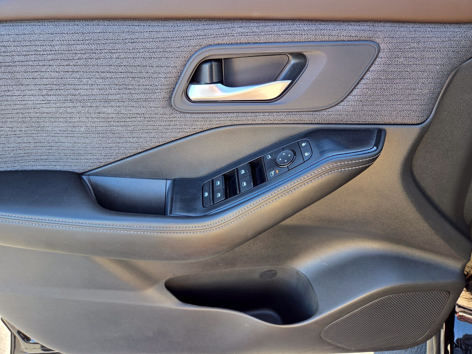 Used 2023 Nissan Rogue SV FWD image 17