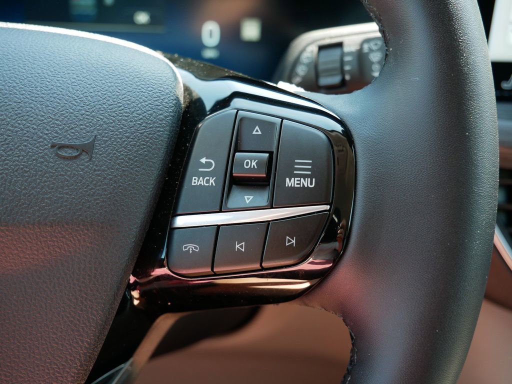 Certified 2023 Ford Escape Platinum w/ Premium Technology Package AWD/4WD image 18